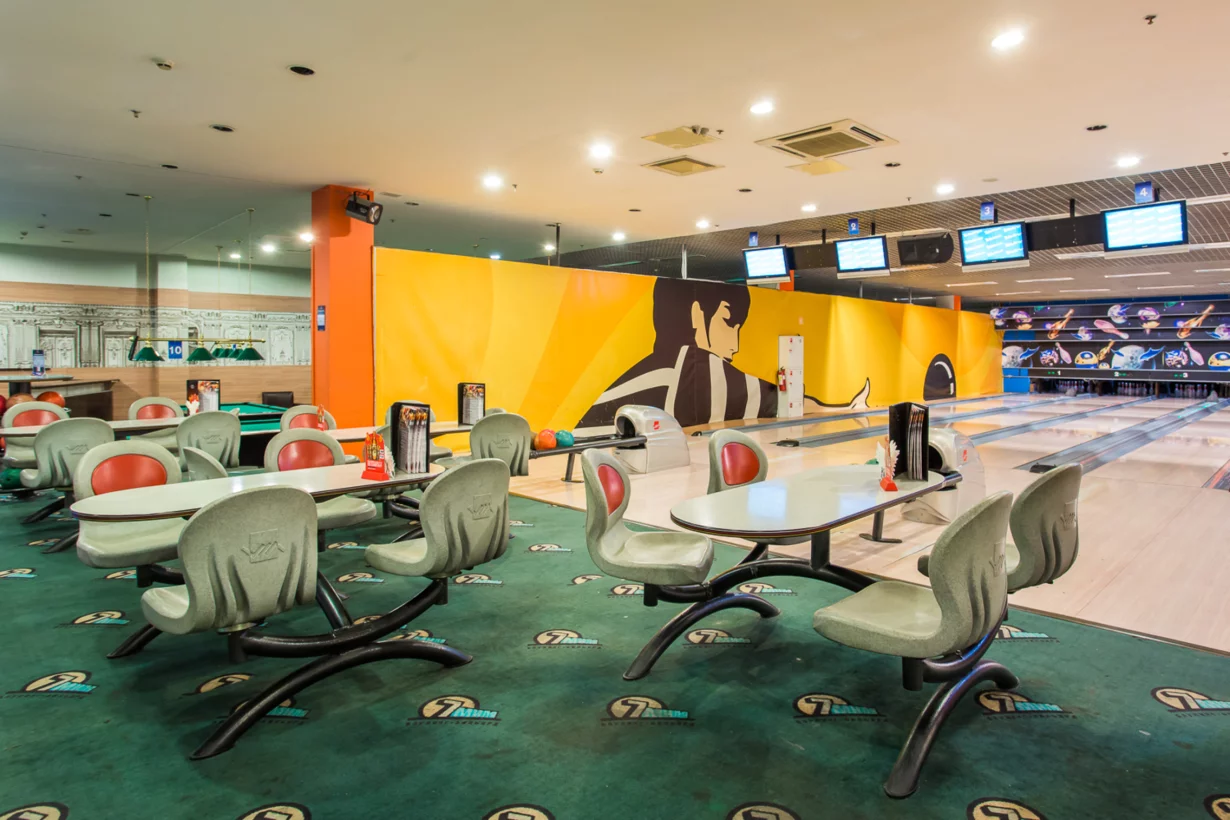 Интерьер/Экстерьер/Банкетная зона/Бар/Стол для двоих/Вход/Главный зал/Lounge зона банкетный зал Боулинг-клуб фото