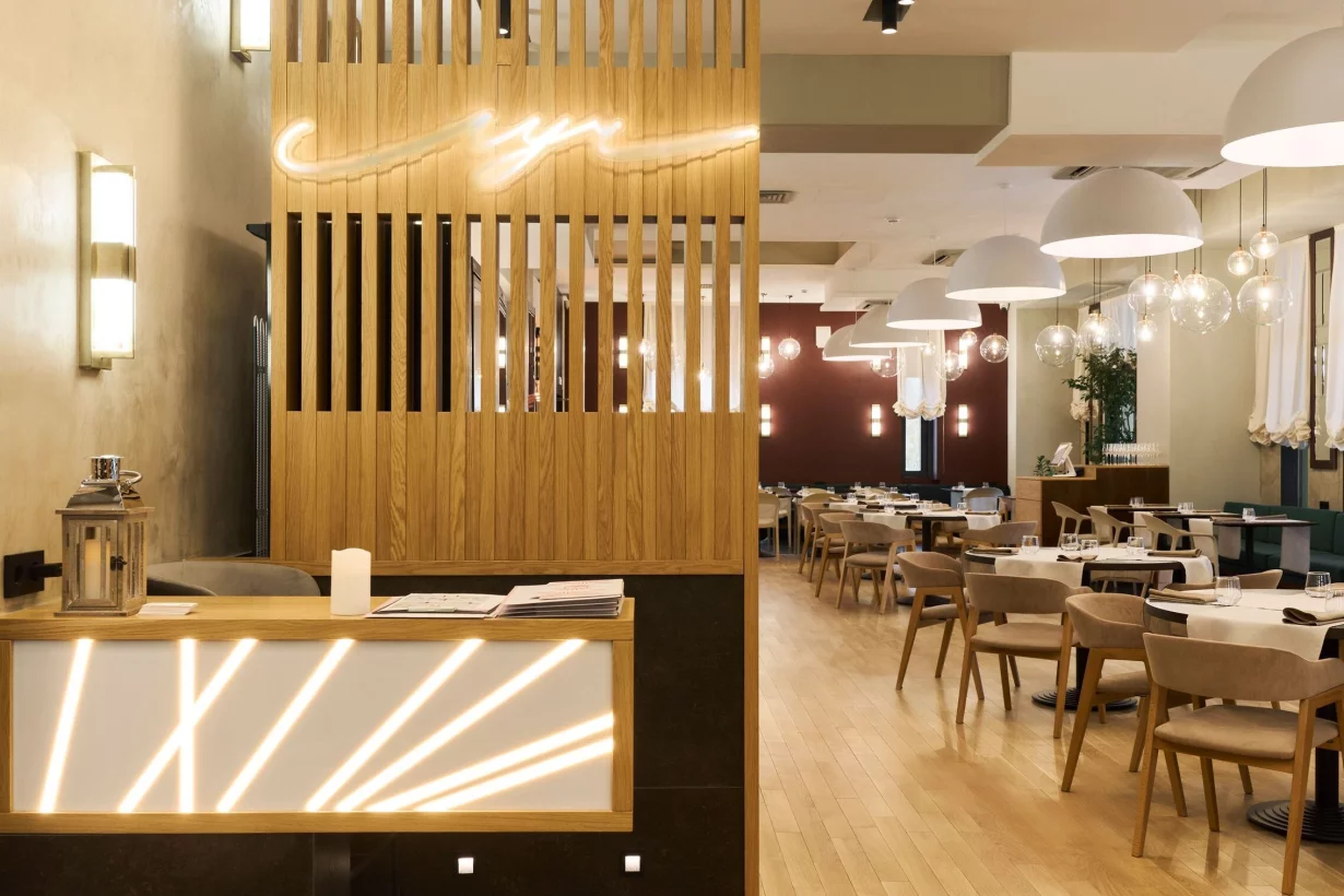 Интерьер/Экстерьер/Банкетная зона/Бар/Стол для двоих/Вход/Главный зал/Lounge зона ресторан Луч фото