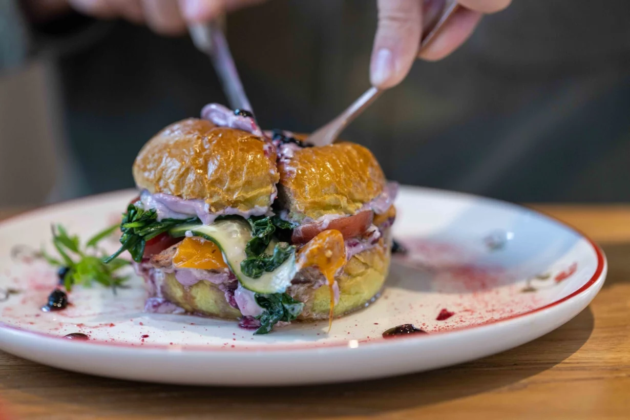 Интерьер/Экстерьер/Банкетная зона/Бар/Стол для двоих/Вход/Главный зал/Lounge зона ресторан Есения фото