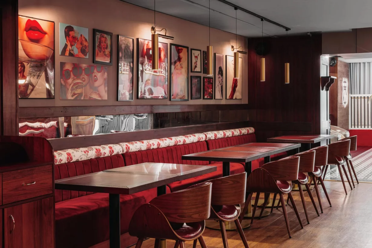 Интерьер/Экстерьер/Банкетная зона/Бар/Стол для двоих/Вход/Главный зал/Lounge зона бар Groodki фото