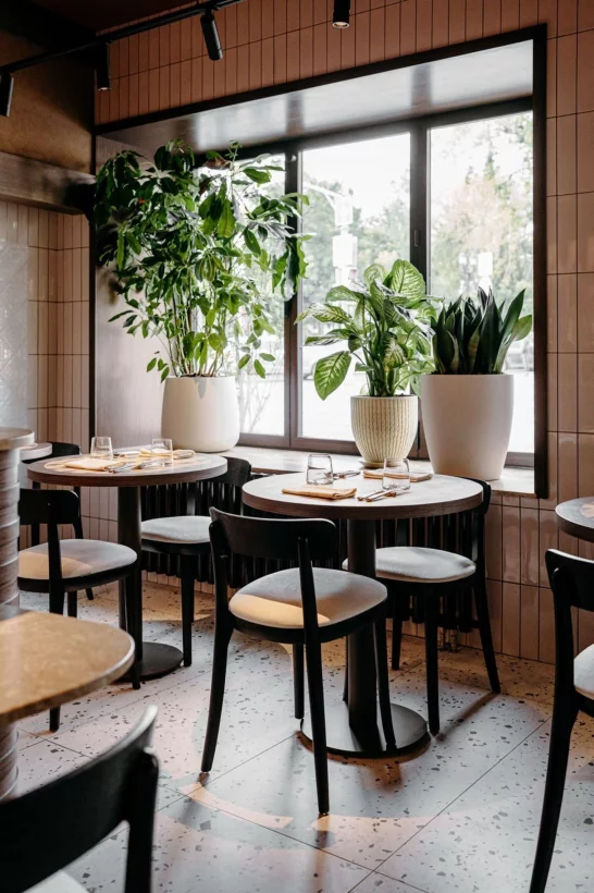 Интерьер/Экстерьер/Банкетная зона/Бар/Стол для двоих/Вход/Главный зал/Lounge зона ресторан Avero mio фото