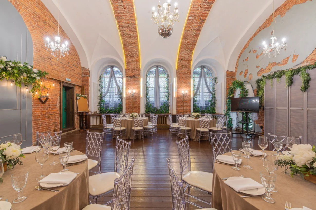 Интерьер/Экстерьер/Банкетная зона/Бар/Стол для двоих/Вход/Главный зал/Lounge зона лофт Family Loft фото