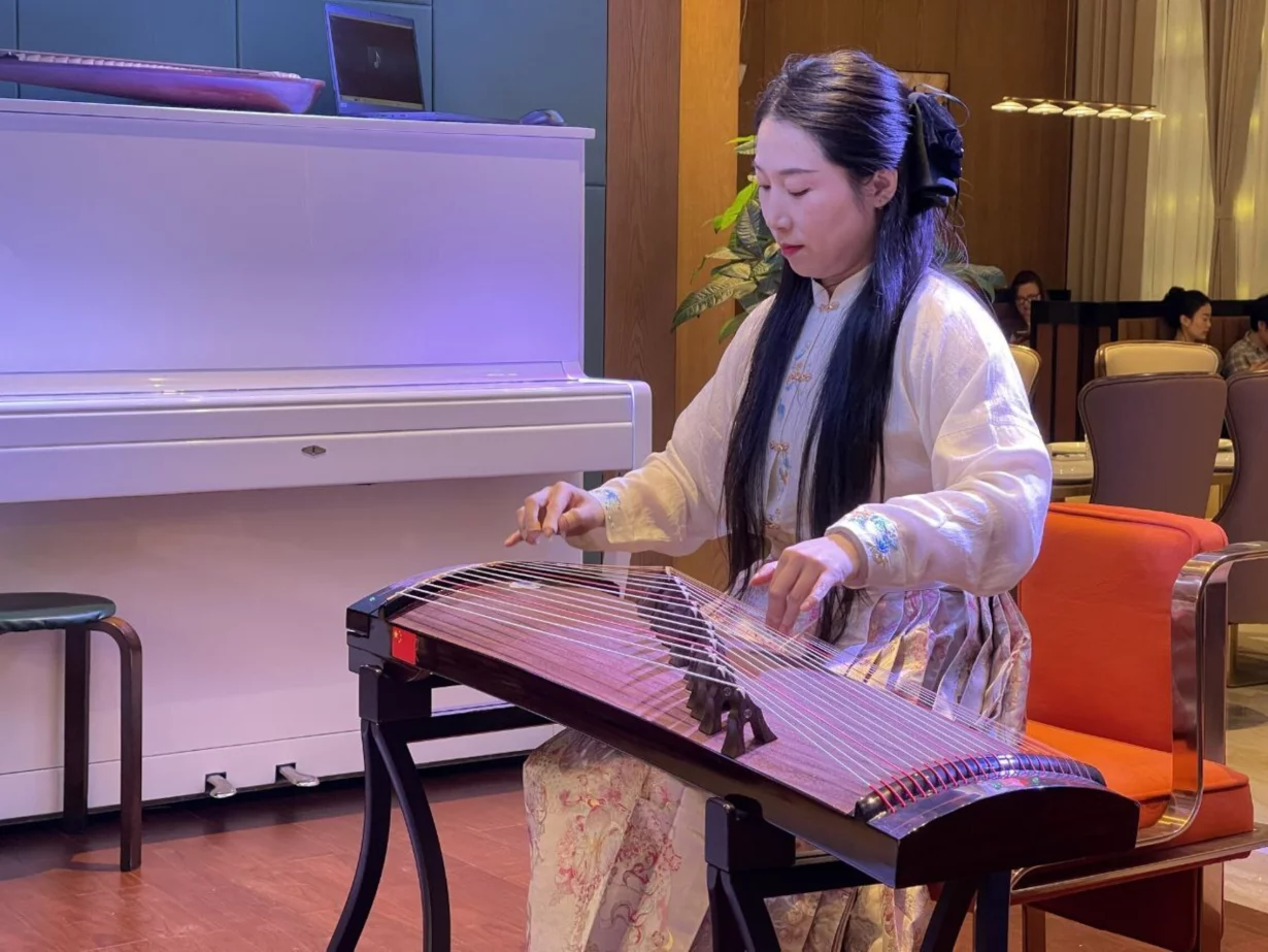 Интерьер/Экстерьер/Банкетная зона/Бар/Стол для двоих/Вход/Главный зал/Lounge зона ресторан Шанхай фото