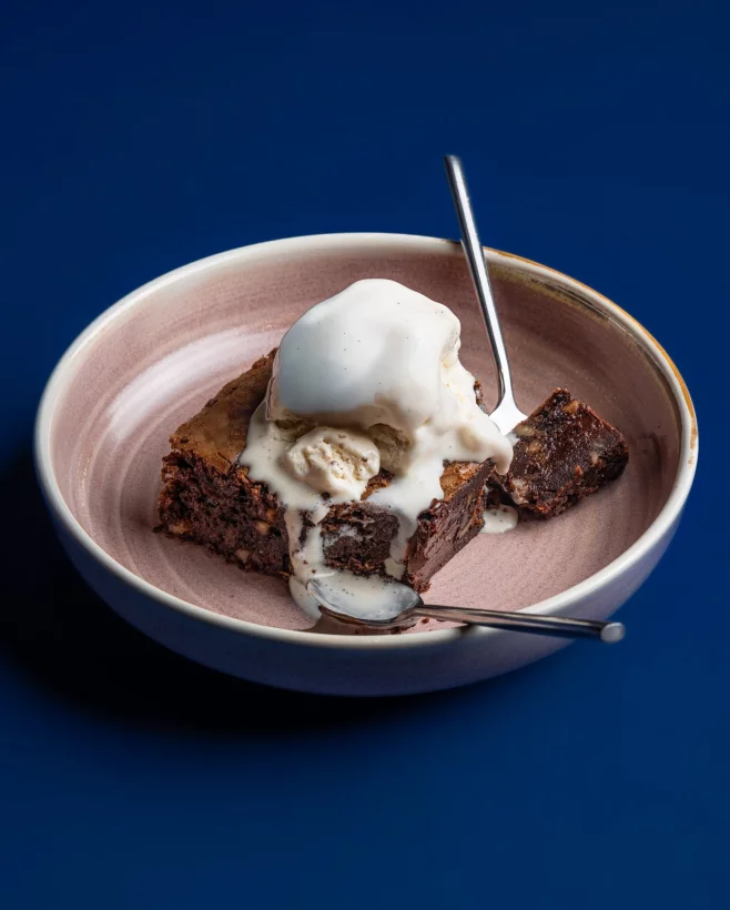 Интерьер/Экстерьер/Банкетная зона/Бар/Стол для двоих/Вход/Главный зал/Lounge зона кафе Ели сацебели фото