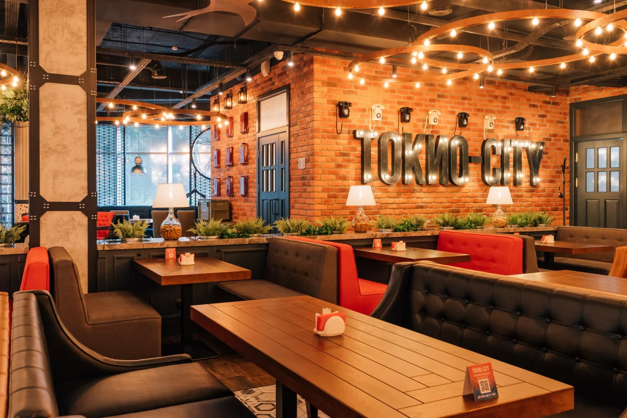 Интерьер/Экстерьер/Банкетная зона/Бар/Стол для двоих/Вход/Главный зал/Lounge зона ресторан Токио-City фото