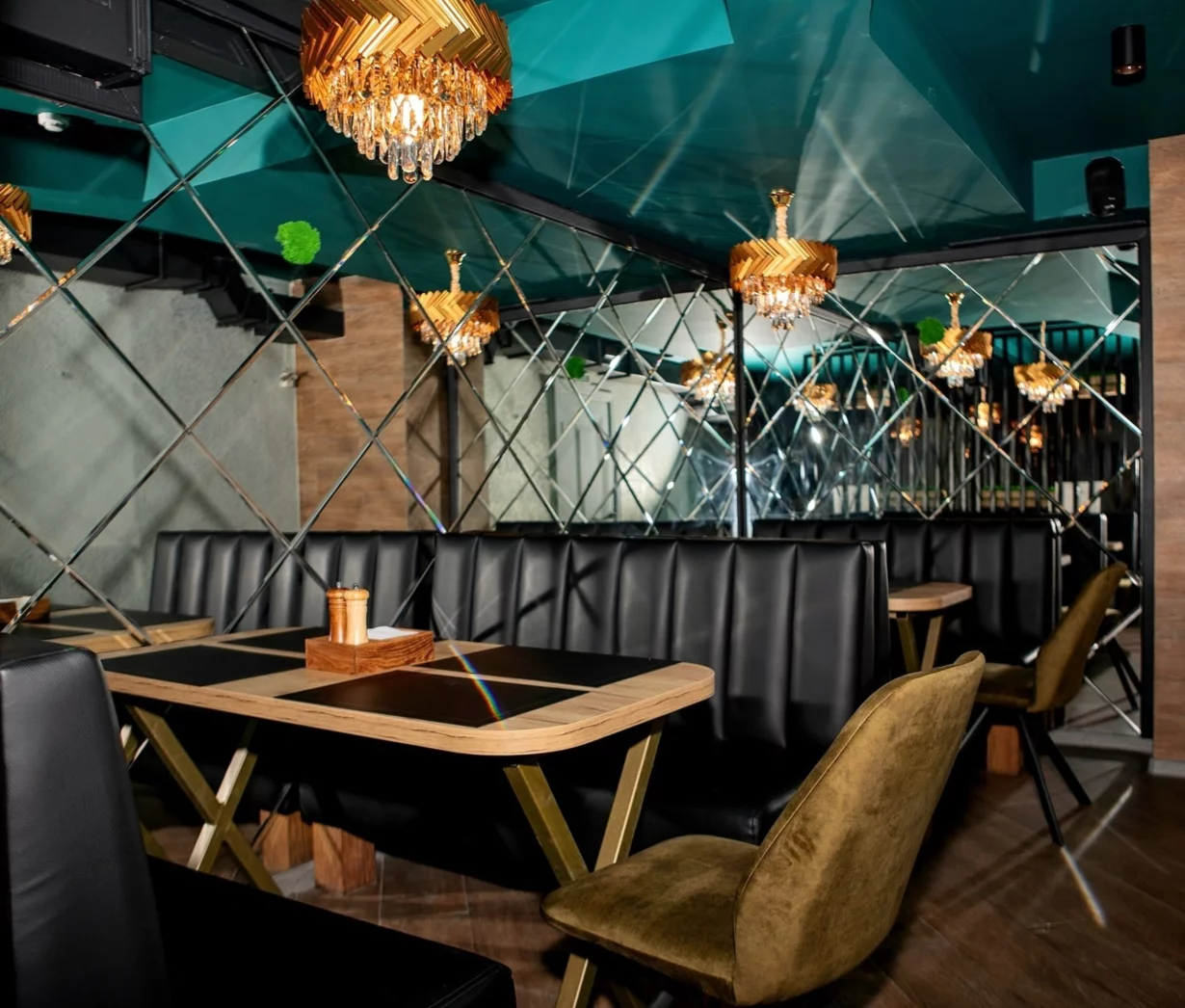 Интерьер/Экстерьер/Банкетная зона/Бар/Стол для двоих/Вход/Главный зал/Lounge зона кафе Про соус фото