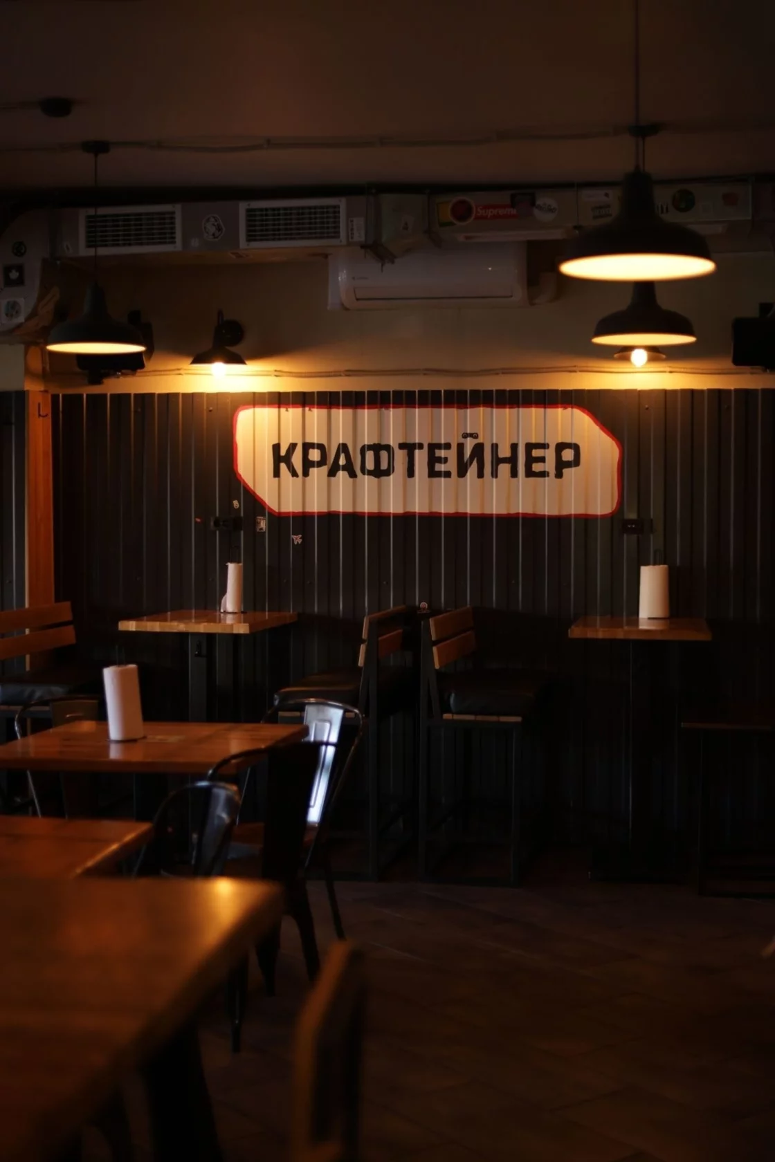 Интерьер/Экстерьер/Банкетная зона/Бар/Стол для двоих/Вход/Главный зал/Lounge зона бар Крафтейнер фото