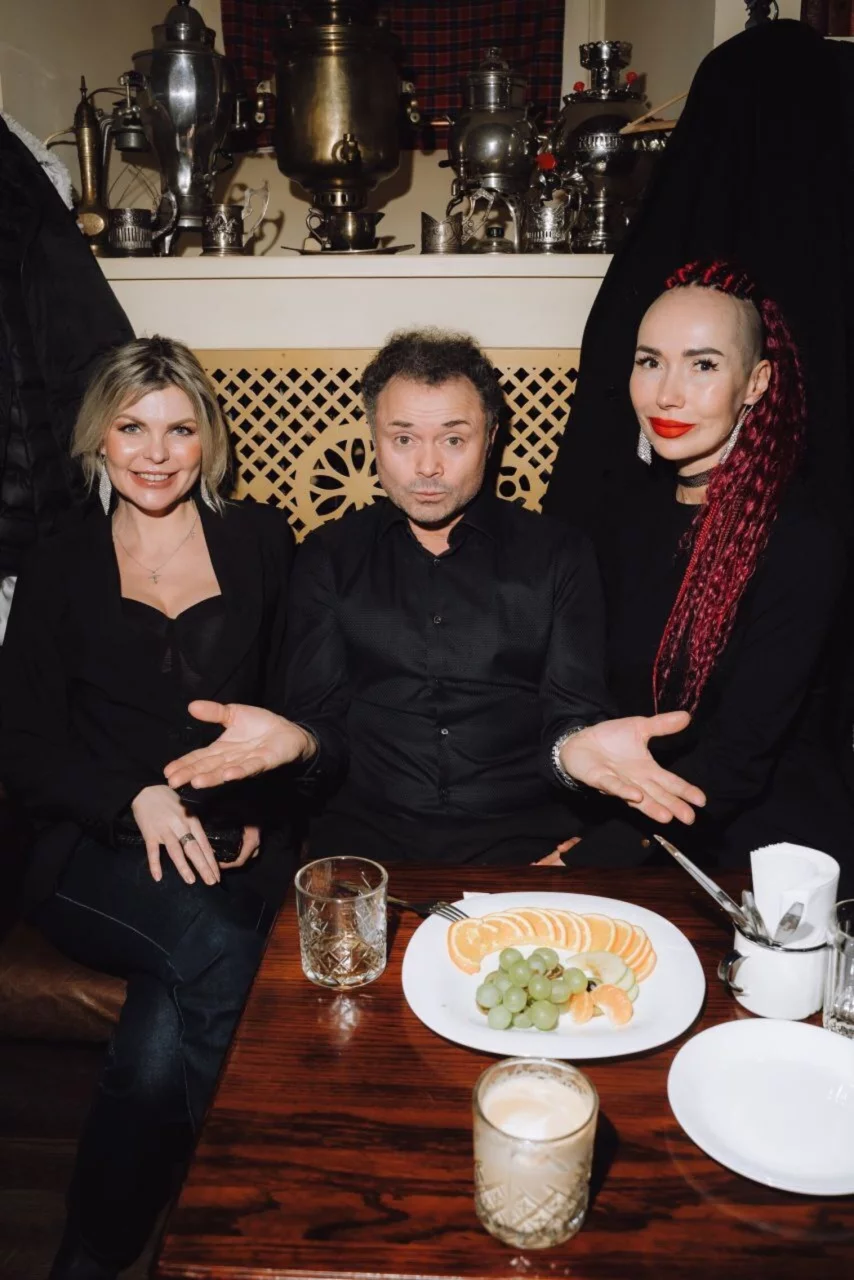 Интерьер/Экстерьер/Банкетная зона/Бар/Стол для двоих/Вход/Главный зал/Lounge зона бар Karabas bar фото