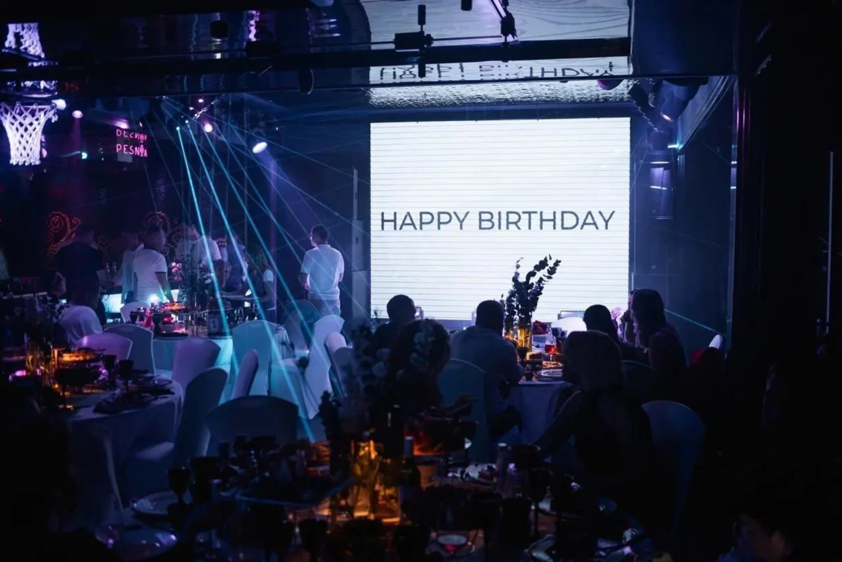 Основной зал Pesnya Karaoke & Club