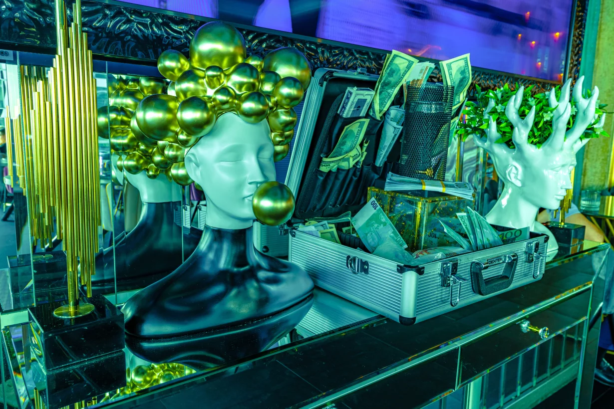 Интерьер/Экстерьер/Банкетная зона/Бар/Стол для двоих/Вход/Главный зал/Lounge зона лаунж Nebo Lounge&Bar фото