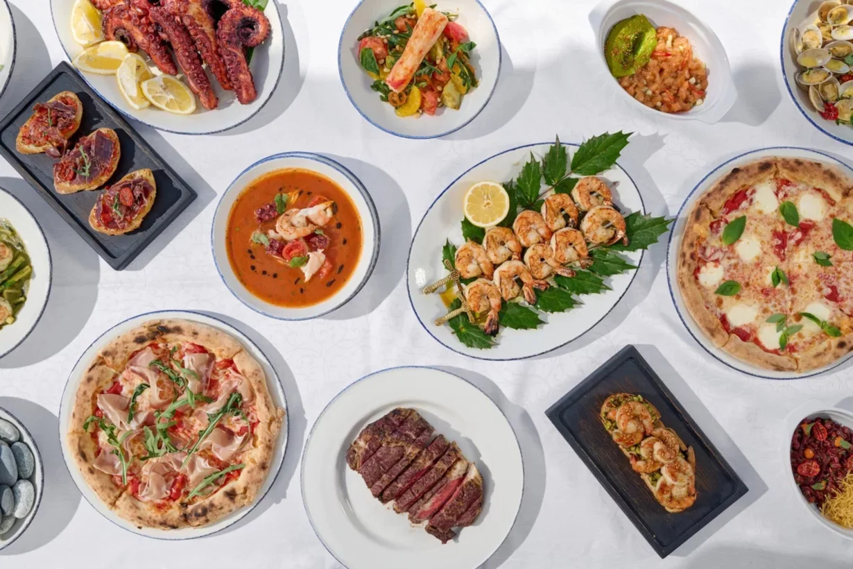 Интерьер/Экстерьер/Банкетная зона/Бар/Стол для двоих/Вход/Главный зал/Lounge зона ресторан Black Sea Beach Club фото