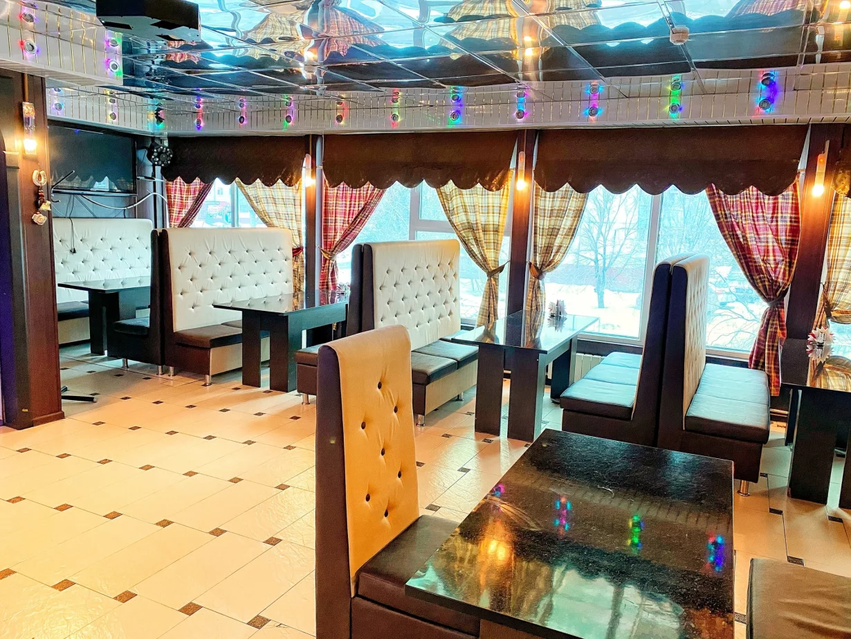 Интерьер/Экстерьер/Банкетная зона/Бар/Стол для двоих/Вход/Главный зал/Lounge зона кафе Золотой Шампур фото