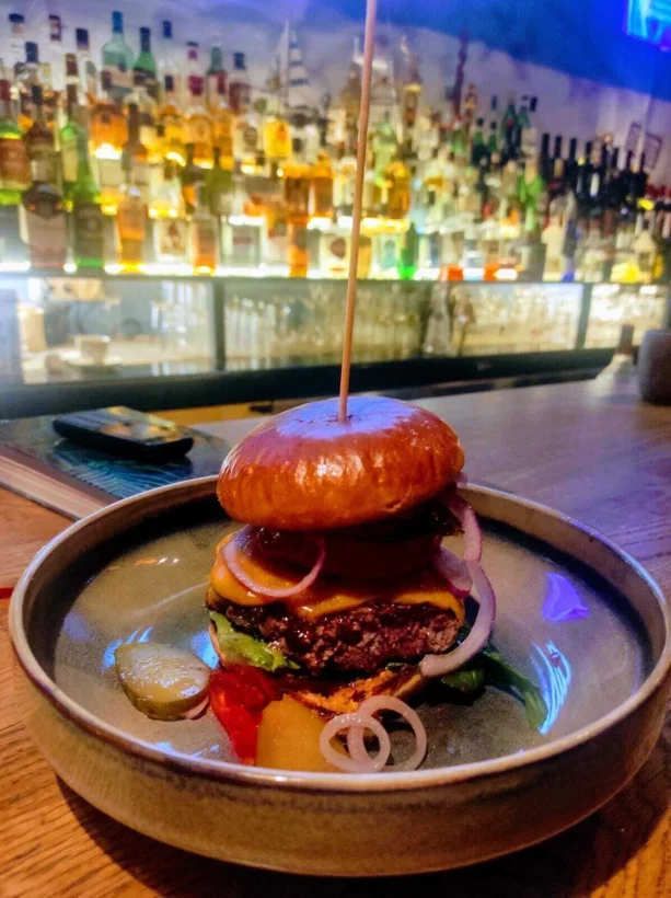 Интерьер/Экстерьер/Банкетная зона/Бар/Стол для двоих/Вход/Главный зал/Lounge зона паб Куба фото