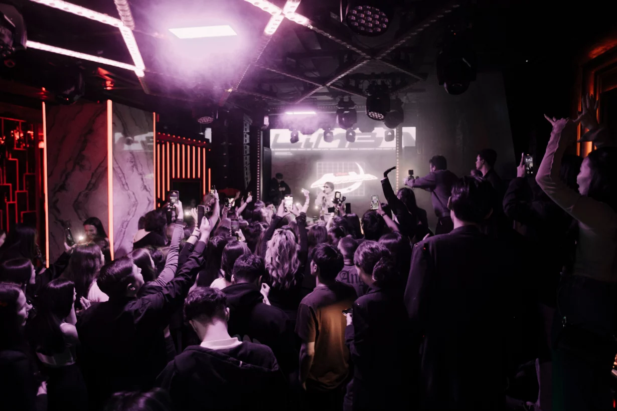 Интерьер/Экстерьер/Банкетная зона/Бар/Стол для двоих/Вход/Главный зал/Lounge зона клуб Project фото