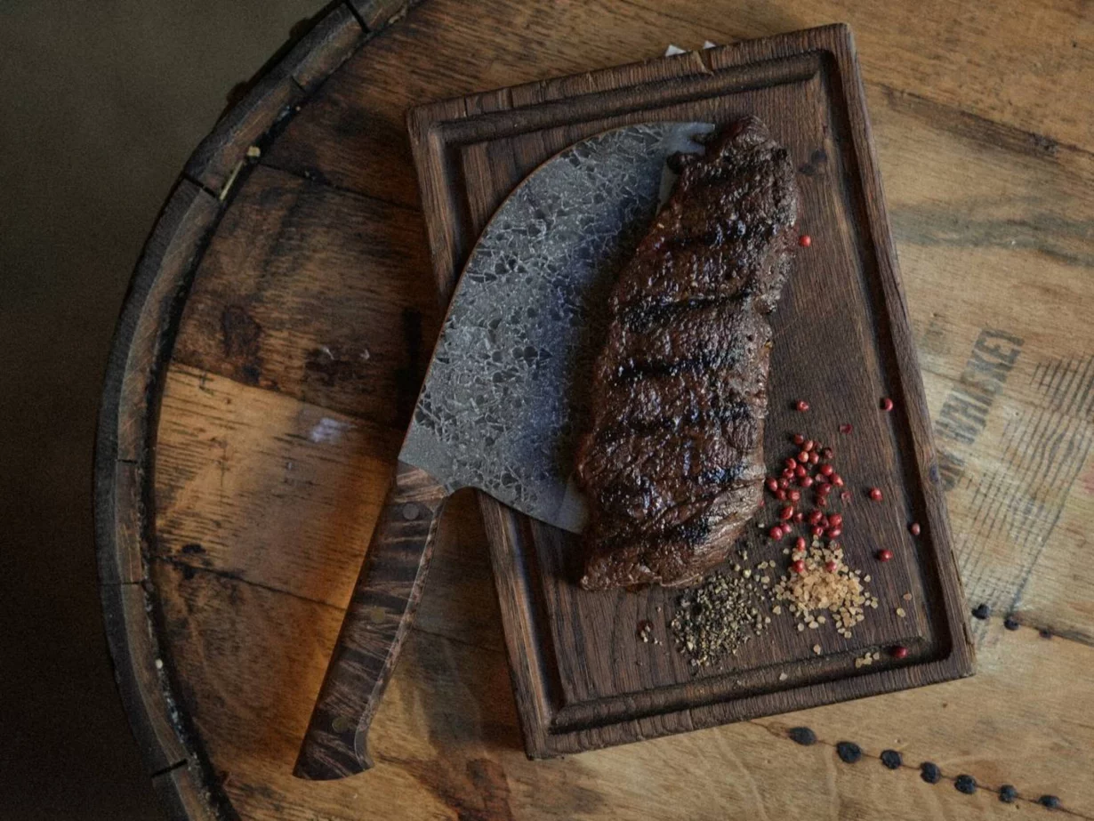 Интерьер/Экстерьер/Банкетная зона/Бар/Стол для двоих/Вход/Главный зал/Lounge зона паб Axiom Pub фото