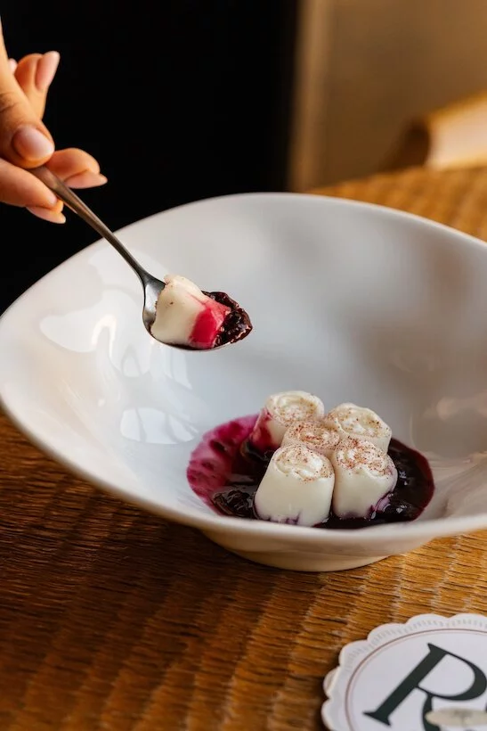 Интерьер/Экстерьер/Банкетная зона/Бар/Стол для двоих/Вход/Главный зал/Lounge зона ресторан Ro фото