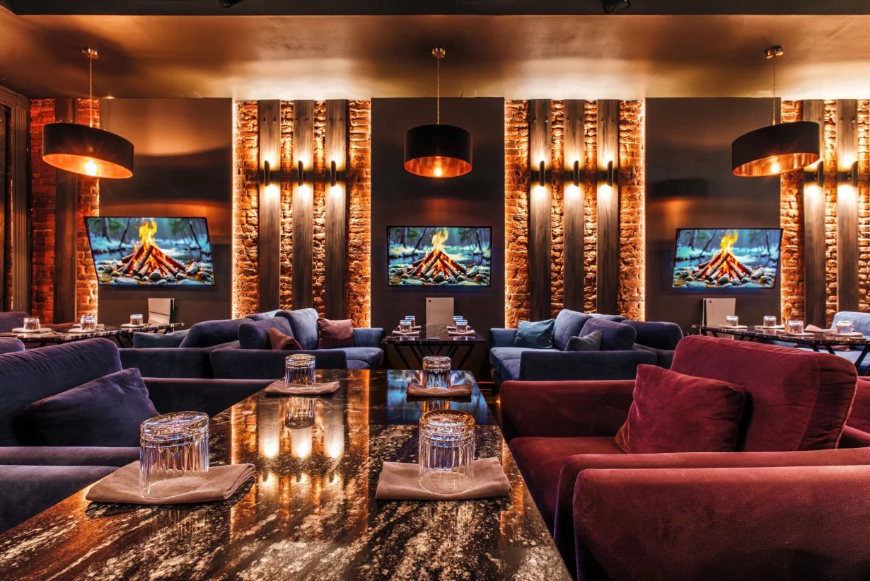 Интерьер/Экстерьер/Банкетная зона/Бар/Стол для двоих/Вход/Главный зал/Lounge зона ресторан Look фото