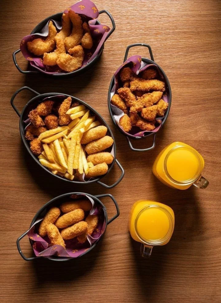 Интерьер/Экстерьер/Банкетная зона/Бар/Стол для двоих/Вход/Главный зал/Lounge зона кафе Gagawa фото