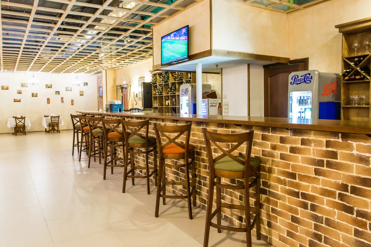 Интерьер/Экстерьер/Банкетная зона/Бар/Стол для двоих/Вход/Главный зал/Lounge зона банкетный зал Боулинг-клуб фото