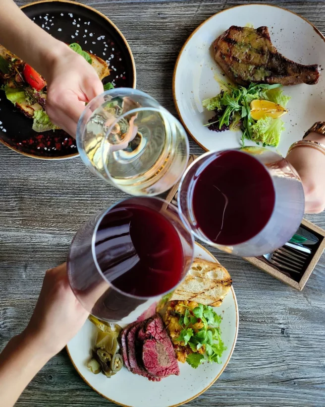 Интерьер/Экстерьер/Банкетная зона/Бар/Стол для двоих/Вход/Главный зал/Lounge зона ресторан Молоко фото