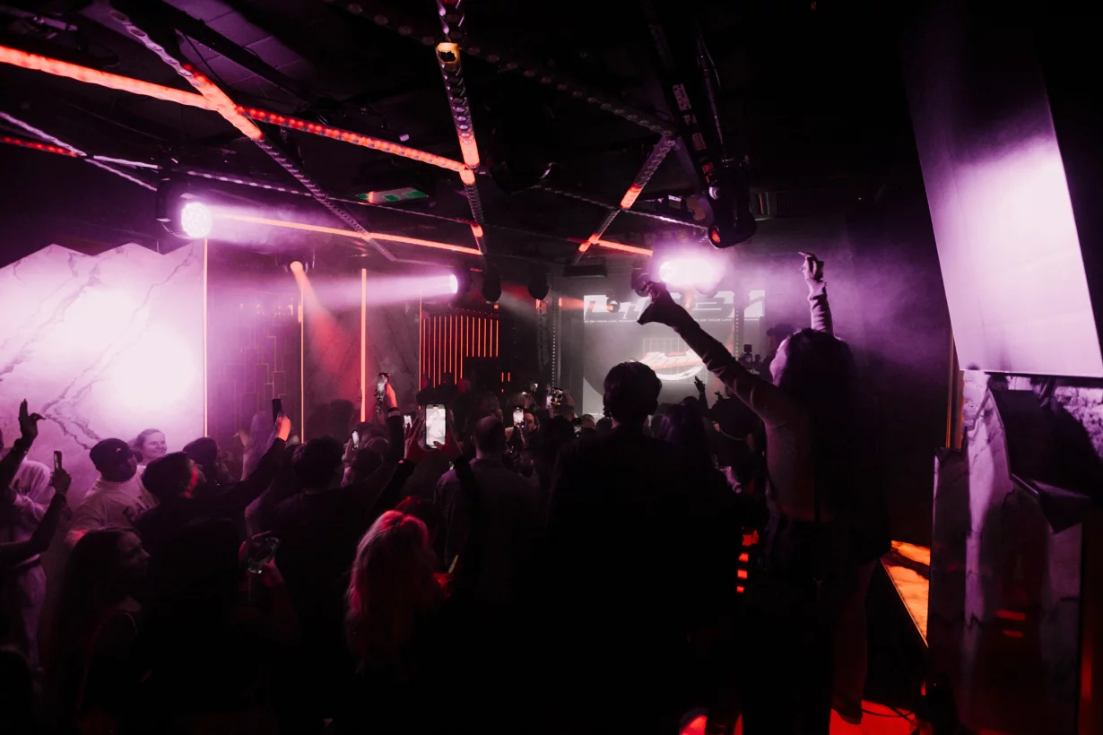 Интерьер/Экстерьер/Банкетная зона/Бар/Стол для двоих/Вход/Главный зал/Lounge зона клуб Project фото