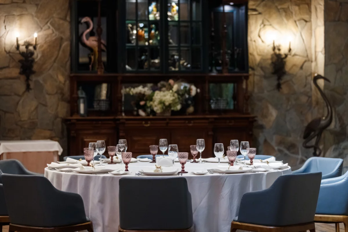 Интерьер/Экстерьер/Банкетная зона/Бар/Стол для двоих/Вход/Главный зал/Lounge зона банкетный зал Адриана фото