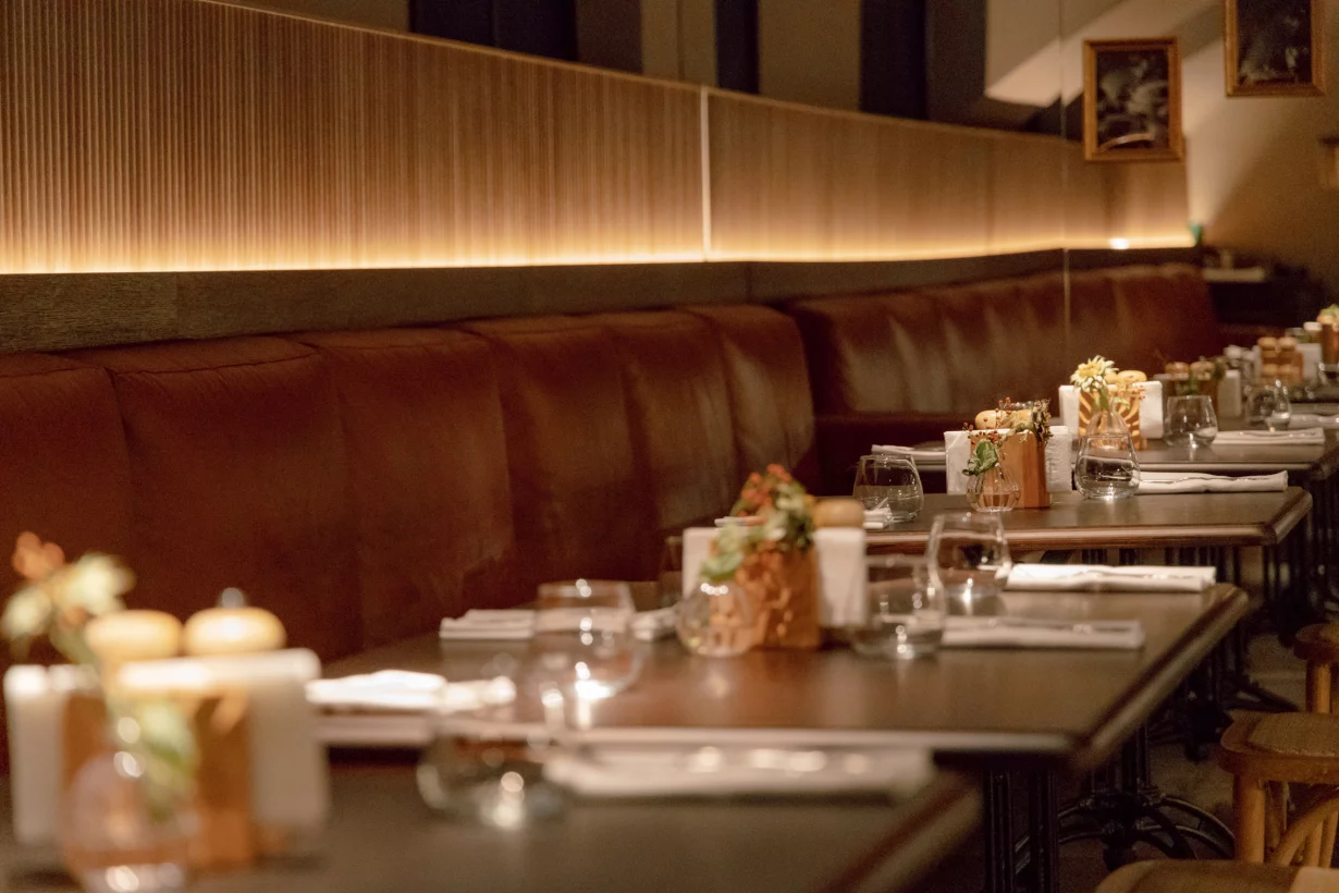 Интерьер/Экстерьер/Банкетная зона/Бар/Стол для двоих/Вход/Главный зал/Lounge зона ресторан Pádre Khinkali фото