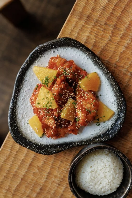 Интерьер/Экстерьер/Банкетная зона/Бар/Стол для двоих/Вход/Главный зал/Lounge зона ресторан Ro фото