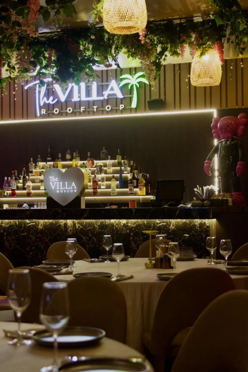 Интерьер/Экстерьер/Банкетная зона/Бар/Стол для двоих/Вход/Главный зал/Lounge зона ресторан The Villa фото