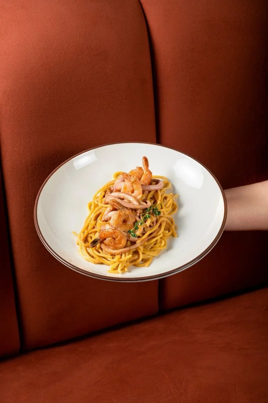 Интерьер/Экстерьер/Банкетная зона/Бар/Стол для двоих/Вход/Главный зал/Lounge зона ресторан IL Патио фото