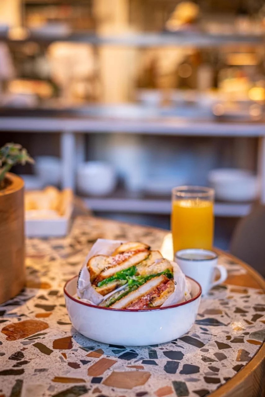 Интерьер/Экстерьер/Банкетная зона/Бар/Стол для двоих/Вход/Главный зал/Lounge зона ресторан Maccheroni Ciao фото