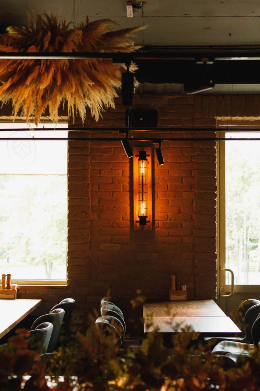 Интерьер/Экстерьер/Банкетная зона/Бар/Стол для двоих/Вход/Главный зал/Lounge зона ресторан The Pivo фото