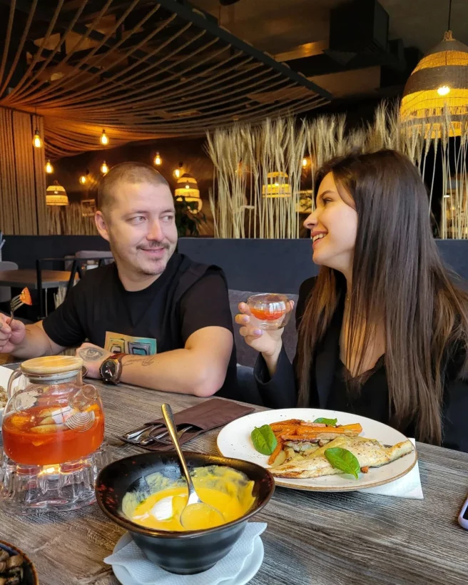 Интерьер/Экстерьер/Банкетная зона/Бар/Стол для двоих/Вход/Главный зал/Lounge зона ресторан Молоко фото