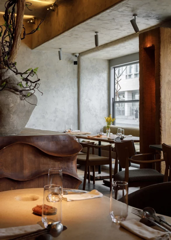 Интерьер/Экстерьер/Банкетная зона/Бар/Стол для двоих/Вход/Главный зал/Lounge зона ресторан Айна фото