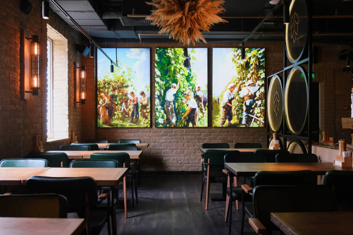 Интерьер/Экстерьер/Банкетная зона/Бар/Стол для двоих/Вход/Главный зал/Lounge зона ресторан The Pivo фото