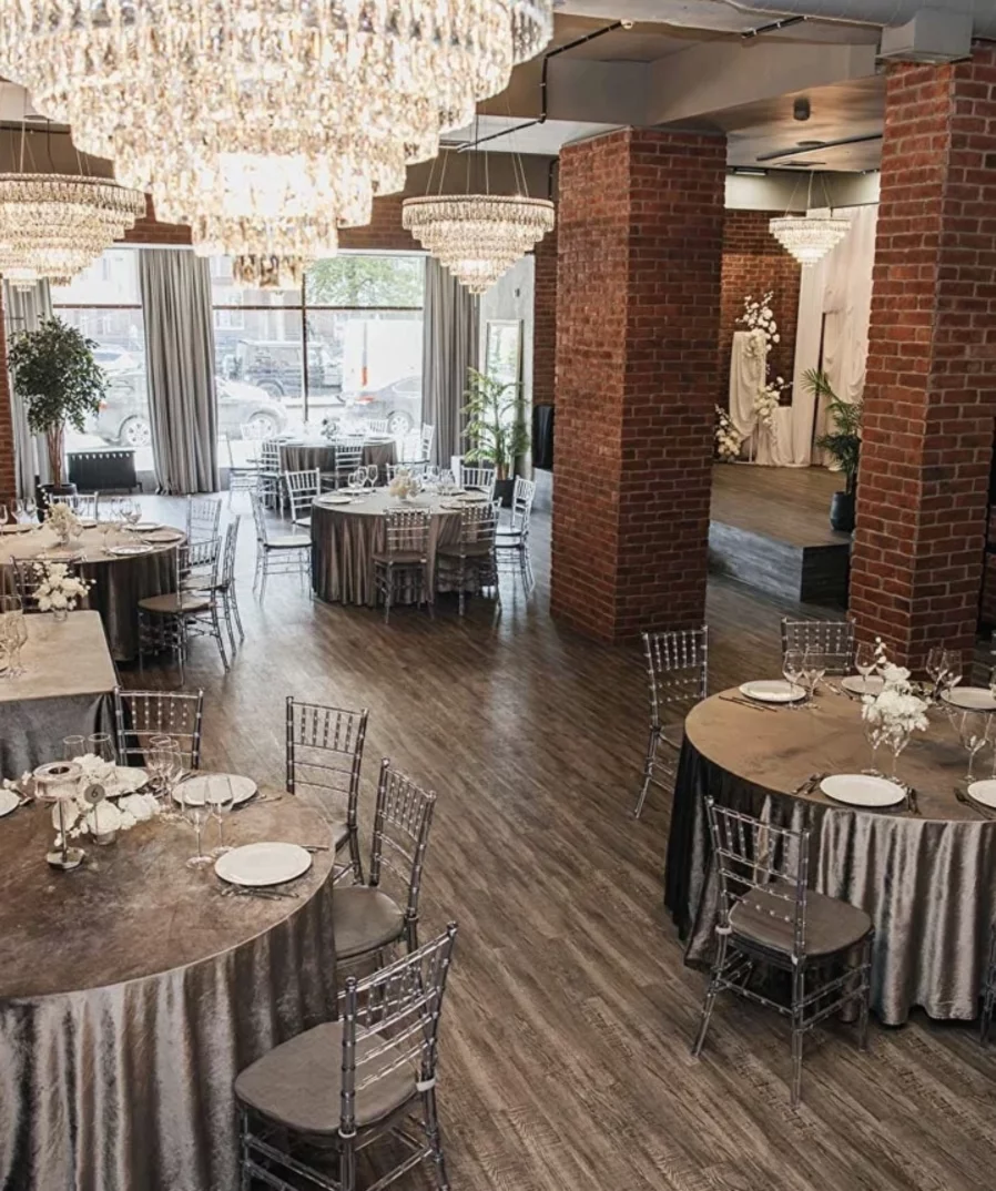 Интерьер/Экстерьер/Банкетная зона/Бар/Стол для двоих/Вход/Главный зал/Lounge зона банкетный зал Белый зал Лофт фото