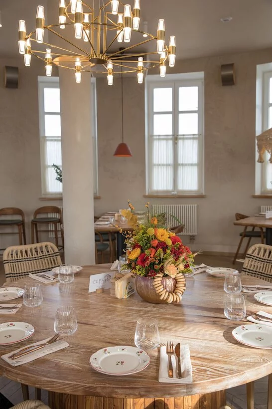 Интерьер/Экстерьер/Банкетная зона/Бар/Стол для двоих/Вход/Главный зал/Lounge зона ресторан Есения фото