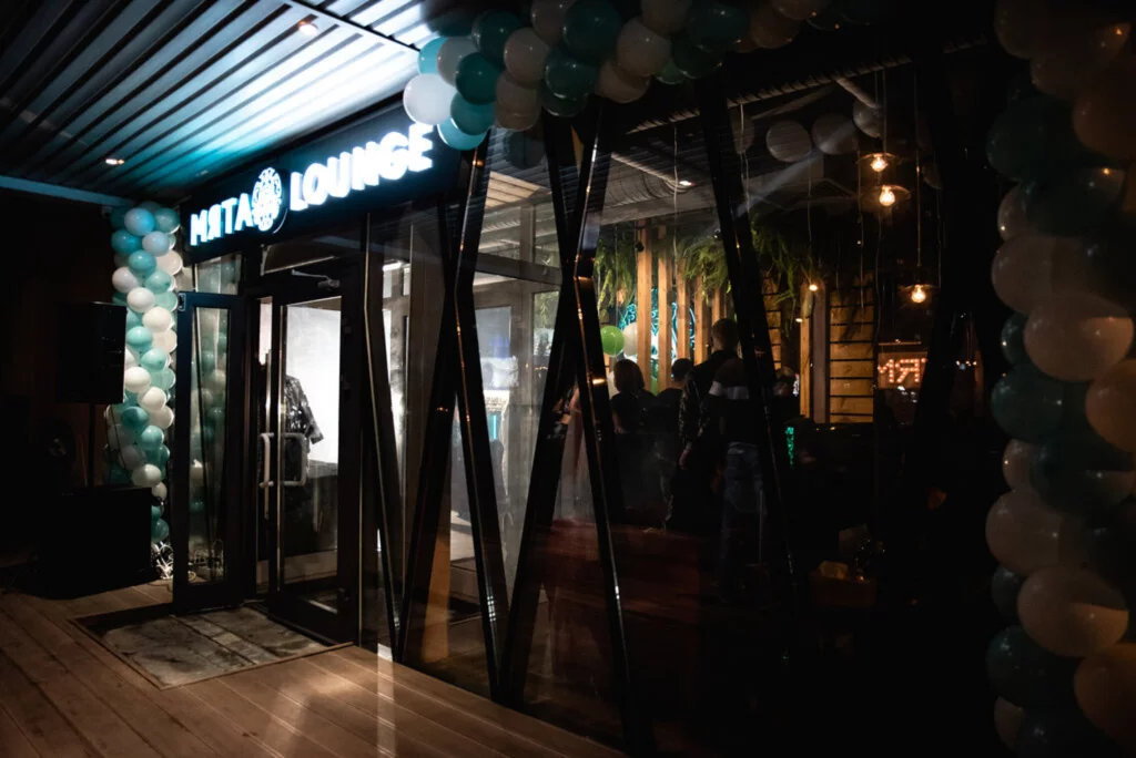 Интерьер/Экстерьер/Банкетная зона/Бар/Стол для двоих/Вход/Главный зал/Lounge зона кальянная Мята Lounge фото