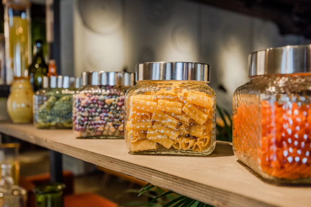 Интерьер/Экстерьер/Банкетная зона/Бар/Стол для двоих/Вход/Главный зал/Lounge зона ресторан Linguini фото