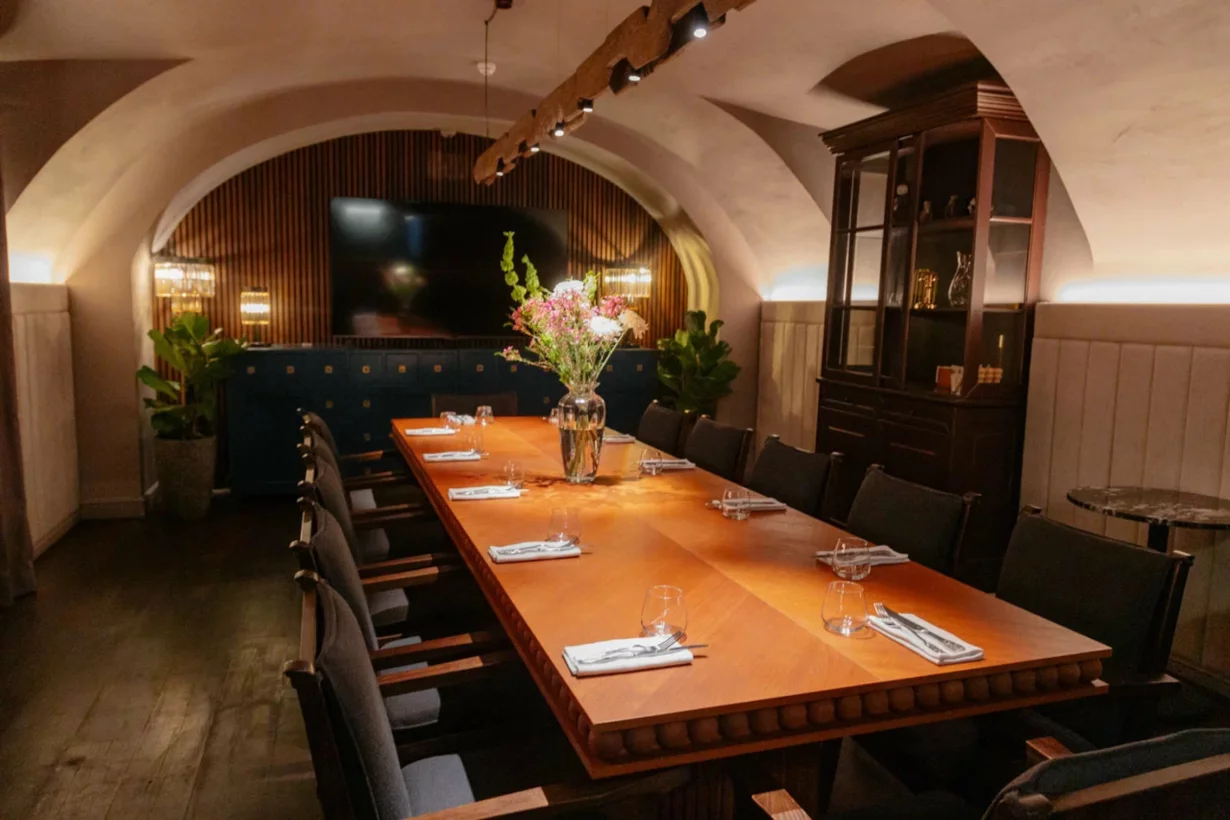 Интерьер/Экстерьер/Банкетная зона/Бар/Стол для двоих/Вход/Главный зал/Lounge зона ресторан Pádre Khinkali фото