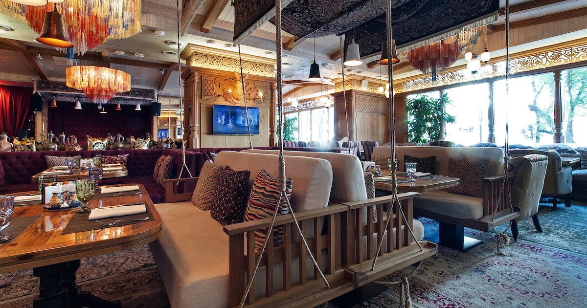 Bir etuk xonim meni uning eshak yalab majbur. Peeing jojalarining iflos pornosini onlayn tomosha qiling