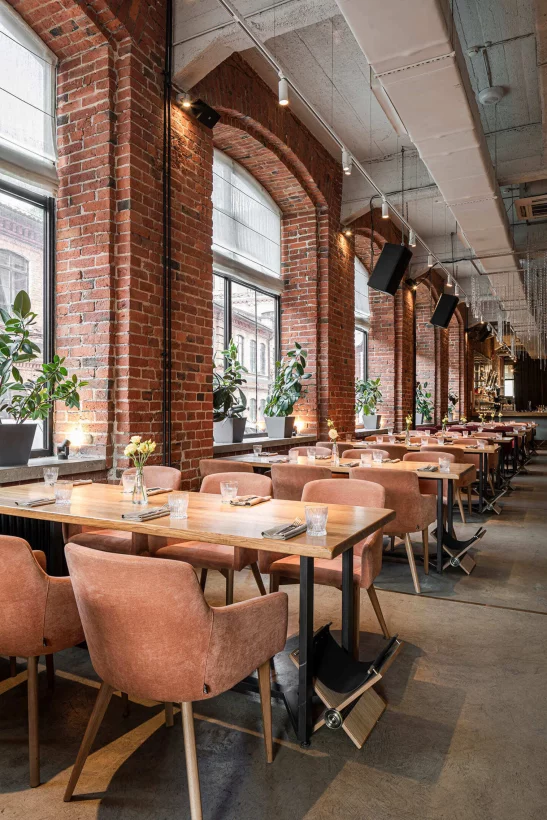 Интерьер/Экстерьер/Банкетная зона/Бар/Стол для двоих/Вход/Главный зал/Lounge зона ресторан Uhvat фото