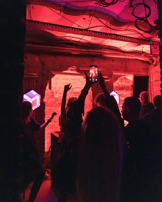 Интерьер/Экстерьер/Банкетная зона/Бар/Стол для двоих/Вход/Главный зал/Lounge зона бар Mendeleev Bar & Music фото