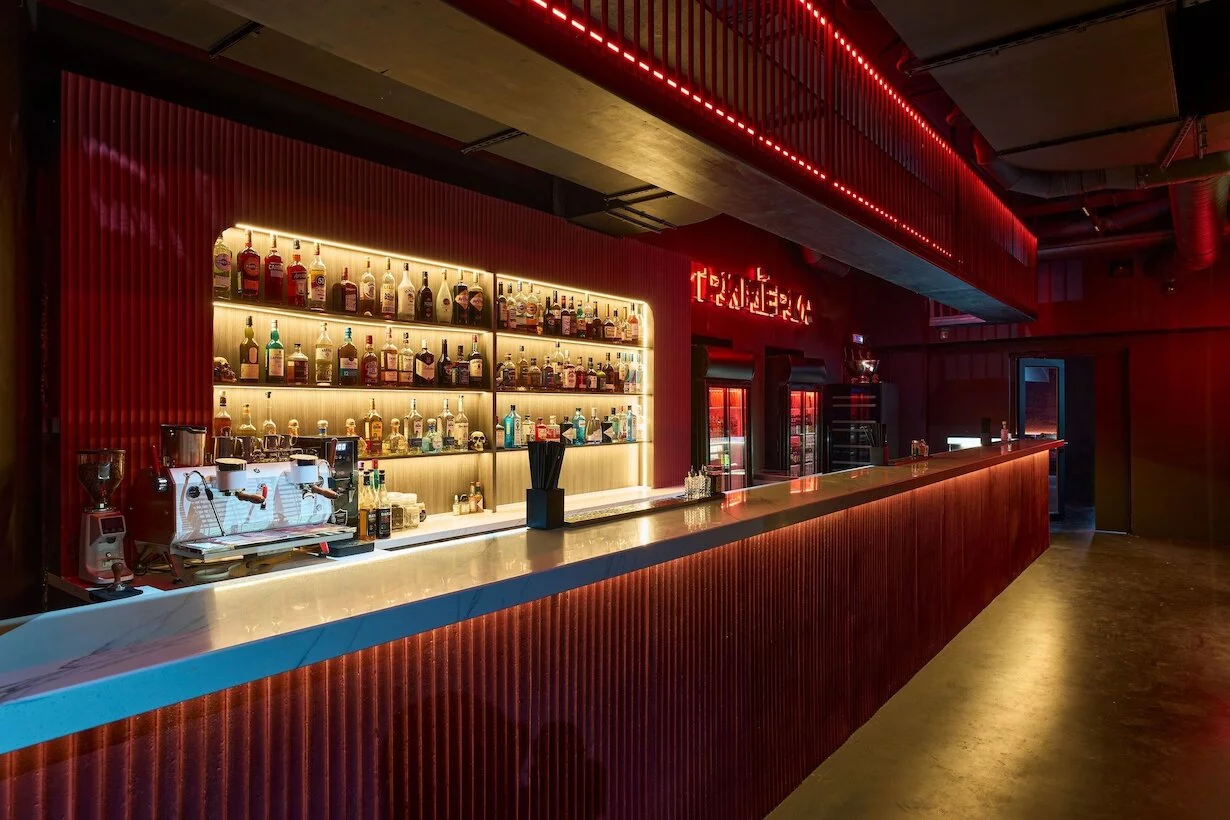 Интерьер/Экстерьер/Банкетная зона/Бар/Стол для двоих/Вход/Главный зал/Lounge зона караоке-клуб Гримёрка фото