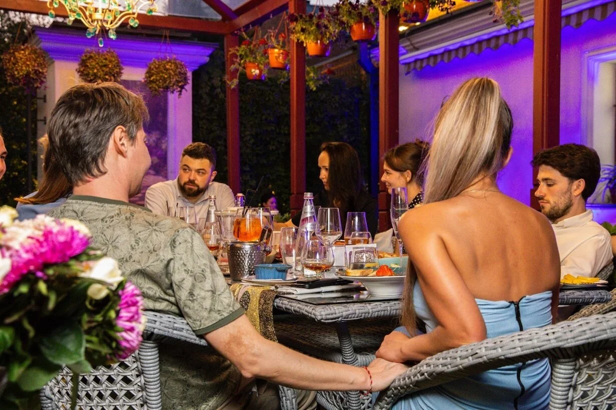 Интерьер/Экстерьер/Банкетная зона/Бар/Стол для двоих/Вход/Главный зал/Lounge зона ресторан Lauren Parker фото