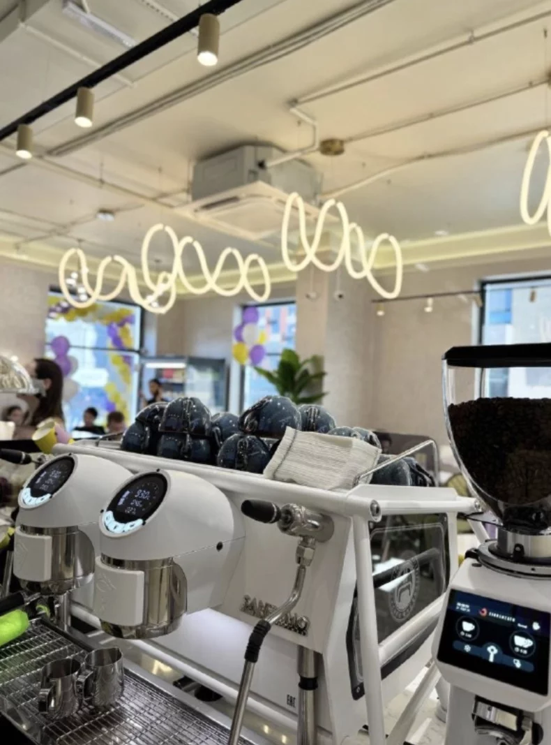 Интерьер/Экстерьер/Банкетная зона/Бар/Стол для двоих/Вход/Главный зал/Lounge зона пекарня French Bakery SeDelice фото