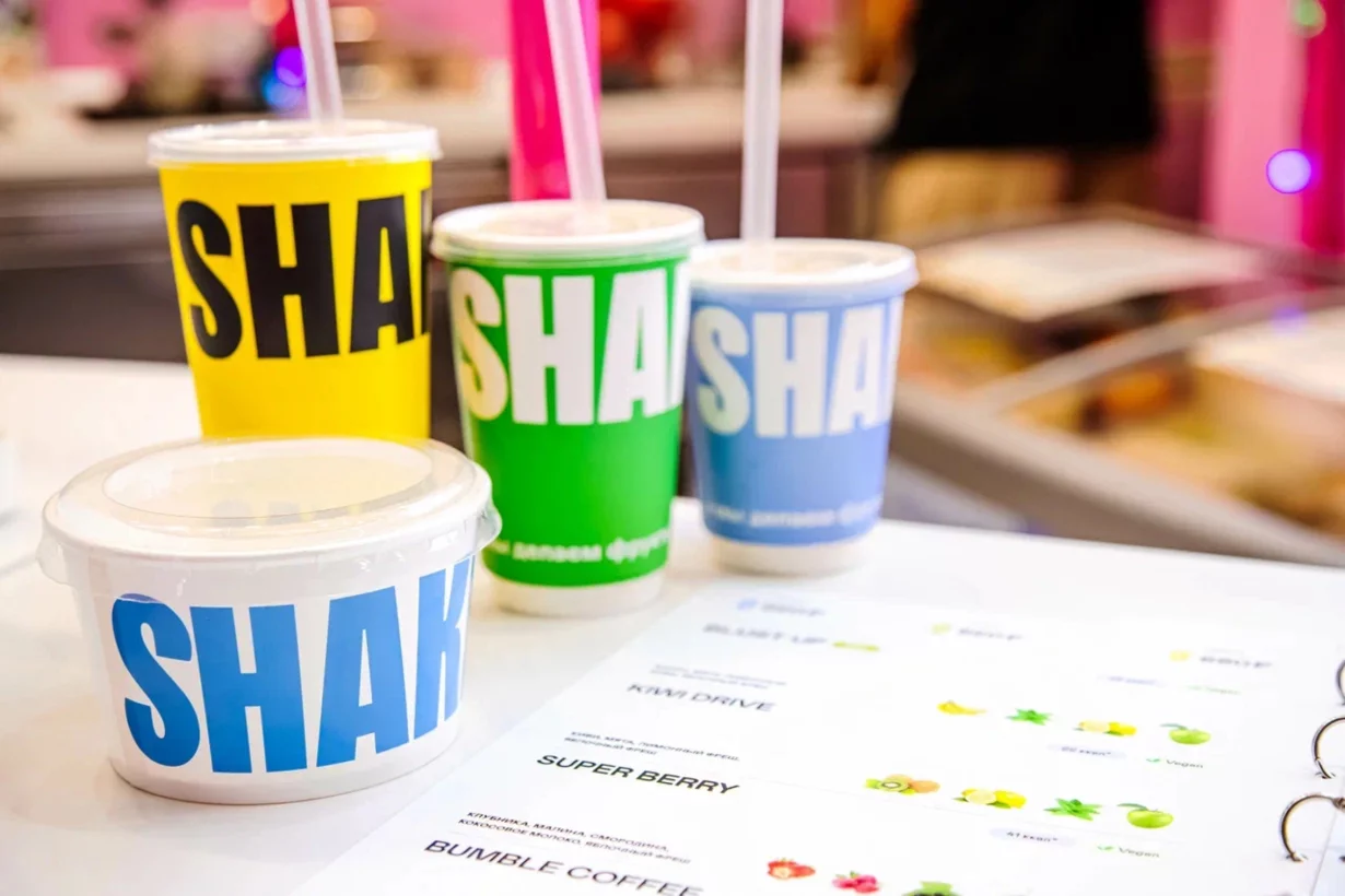 Интерьер/Экстерьер/Банкетная зона/Бар/Стол для двоих/Вход/Главный зал/Lounge зона корнер Shake Up фото