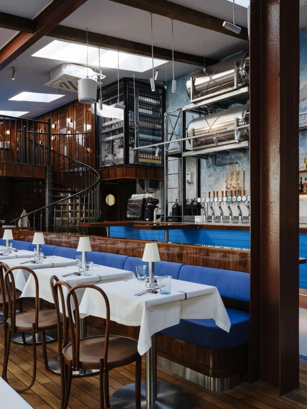 Интерьер/Экстерьер/Банкетная зона/Бар/Стол для двоих/Вход/Главный зал/Lounge зона ресторан Anchovy’s Club фото