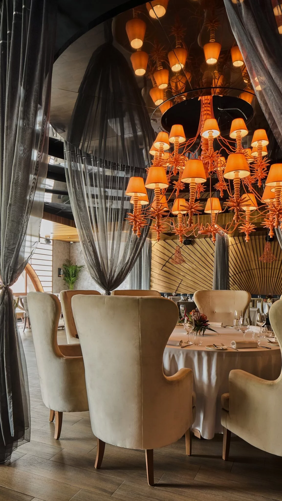 Интерьер/Экстерьер/Банкетная зона/Бар/Стол для двоих/Вход/Главный зал/Lounge зона ресторан Peshi фото