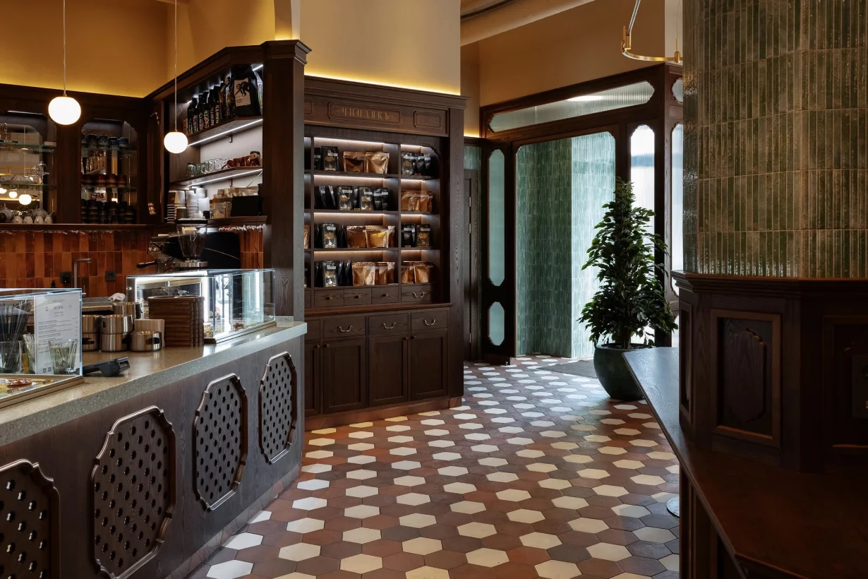 Интерьер/Экстерьер/Банкетная зона/Бар/Стол для двоих/Вход/Главный зал/Lounge зона кафе Чинаякъ фото